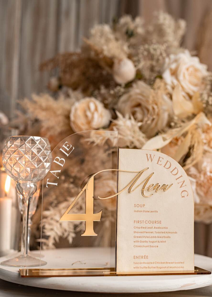 Numery na stół Akryl numery na stoły weselne, dekoracja stołów weselnych, dekoracja na stołach weselnych, menu i numerki na stół,eleganckie menu weselne, welurowe menu weselne,1