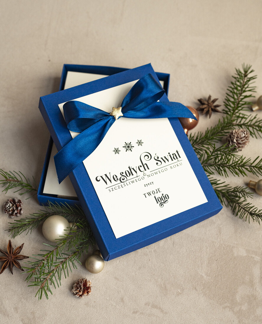 Kartki świąteczne z logo firmy kartka pudełko Biznesowe kartki świąteczne z logo w pudełku z bombką na choinkę- drewniane zawieszki na choinkę prezent dla klientów1