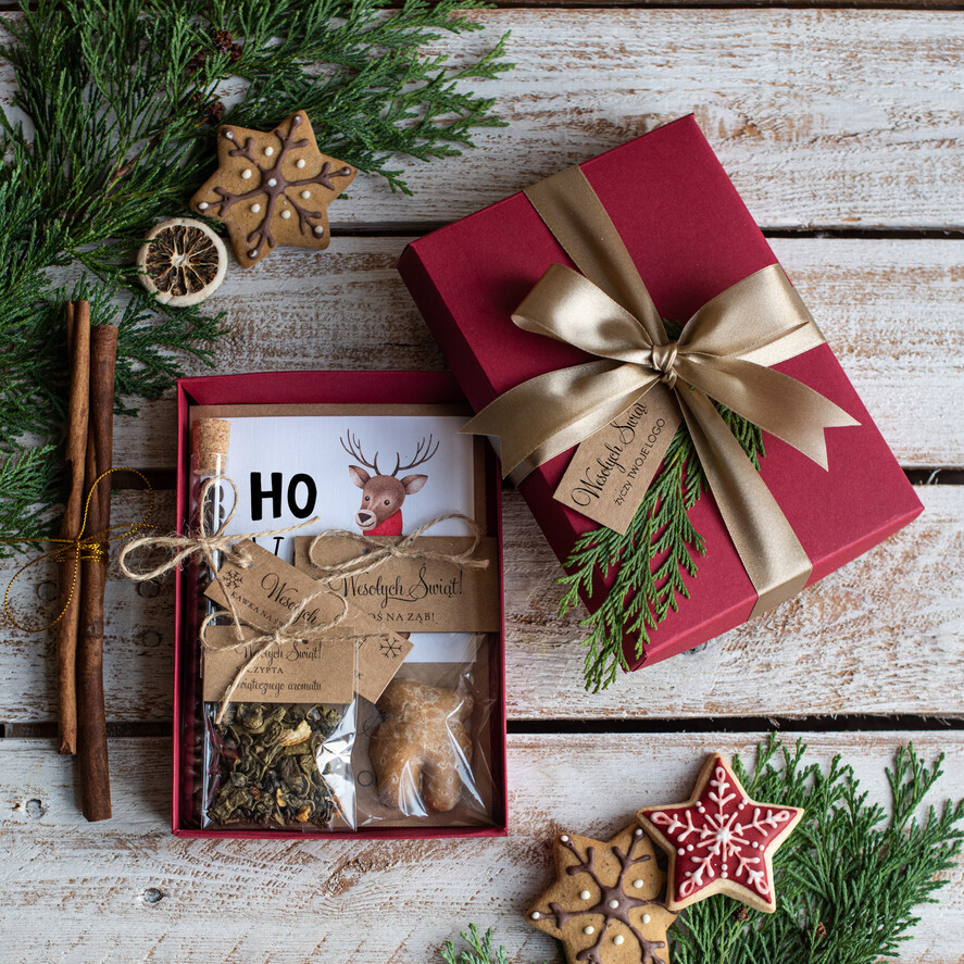 Kartki świąteczne z logo firmy kartka pudełko kartka świąteczna z twoim logo, bożonarodzeniowe pudełka z gałązką i kartką świąteczną0