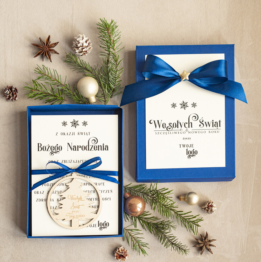Kartki świąteczne z logo firmy kartka pudełko Biznesowe kartki świąteczne z logo w pudełku z bombką choinka na choinkę- drewniane zawieszki na choinkę prezent dla klientów1