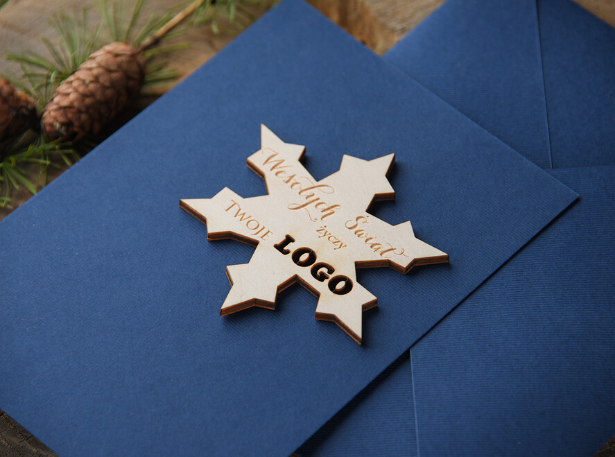 Kartki świąteczne z logo firmy z magnesem lub zawieszką na choinkę kartka świąteczna dla firmy z logo, bożonarodzeniowe kartki z drewnianą zawieszką i sznurkiem4