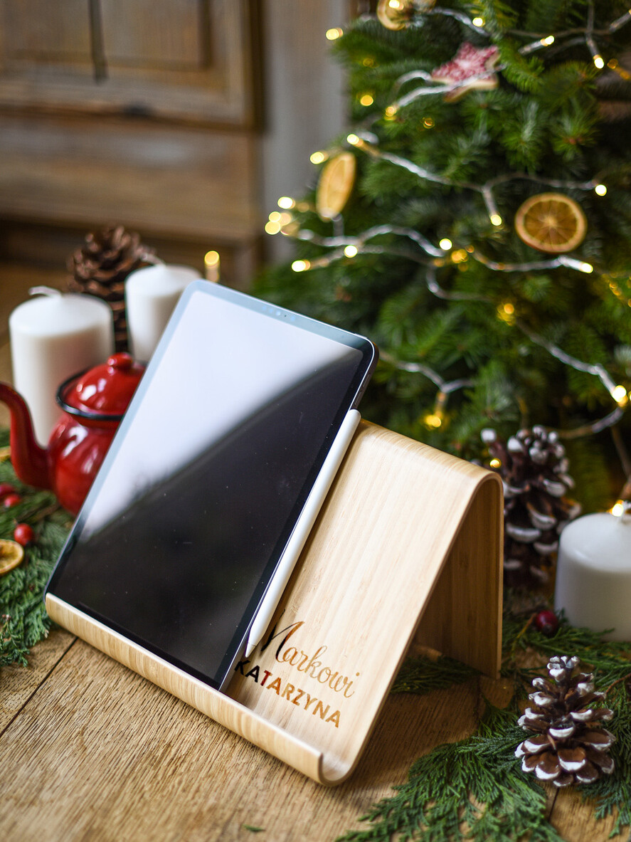 prezenty dla niego pendrive podstawki na tablet telefon pomysł na prezent dla faceta pod choinkę, podstawka na telefon z frawerem2