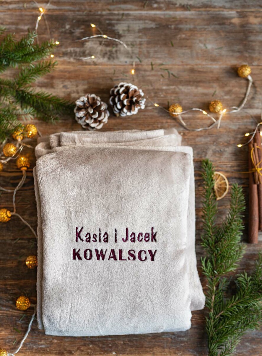 prezenty dla par cieplutkie koce super pomysły na prezenty dla Par koc z haftem 2 kubki i słodkości 2