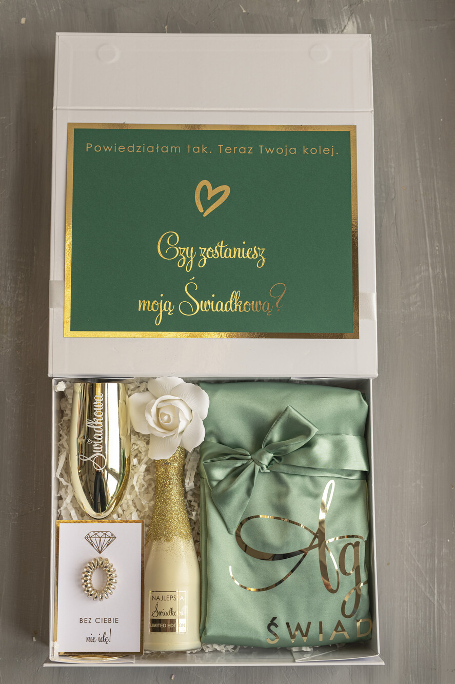Prezenty dla świadków boxy prezentowe dla Świadkowej, prośba o świadkowanie czy zostaniesz moją świadkową pomysł na prezent dla świadkowej, Box prezentowy dla świadkowej z miętowym szlafrokiem, zestaw prezentowy dla druhny1