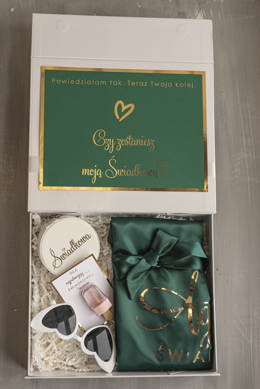 Prezenty dla świadków boxy prezentowe dla Świadkowej, prośba o świadkowanie prezent dla świadkowej, pomysł na prezent dla świadkowej, Box prezentowy dla świadkowej z zielonym szlafrokiem, zestaw prezentowy dla druhny3