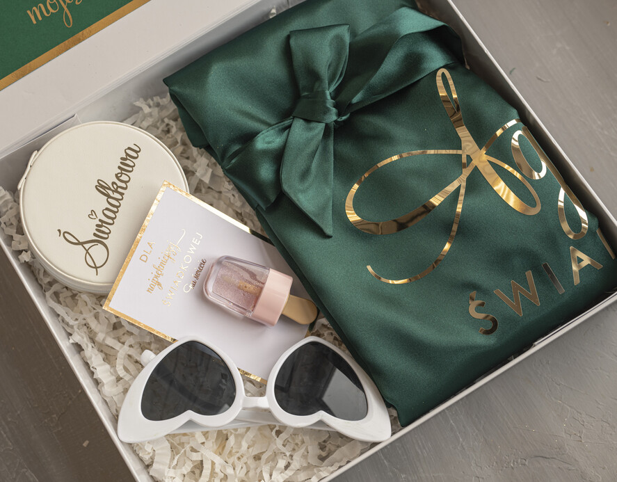 Prezenty dla świadków boxy prezentowe dla Świadkowej, prośba o świadkowanie prezent dla świadkowej, pomysł na prezent dla świadkowej, Box prezentowy dla świadkowej z zielonym szlafrokiem, zestaw prezentowy dla druhny7