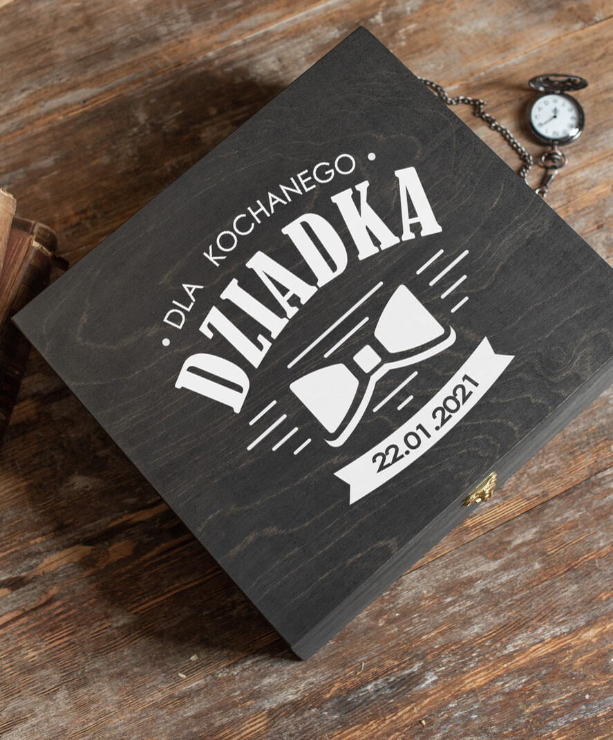 Prezenty dla Babci i Dziadka Prezenty dla Dziadka Prezent na dzień Dziadka grawerowana karafka i szklanki w Skrzynce Zyczenia dla dziadka w środku1