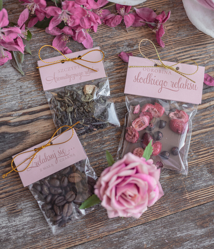 Prezenty dla Mamy zestawy w welurowych i ozdobnych pudełkach elegancki prezent na dzień mamy welurowe serce z piękną filiżanką flowerbox z filiżanką dla Mamy 7