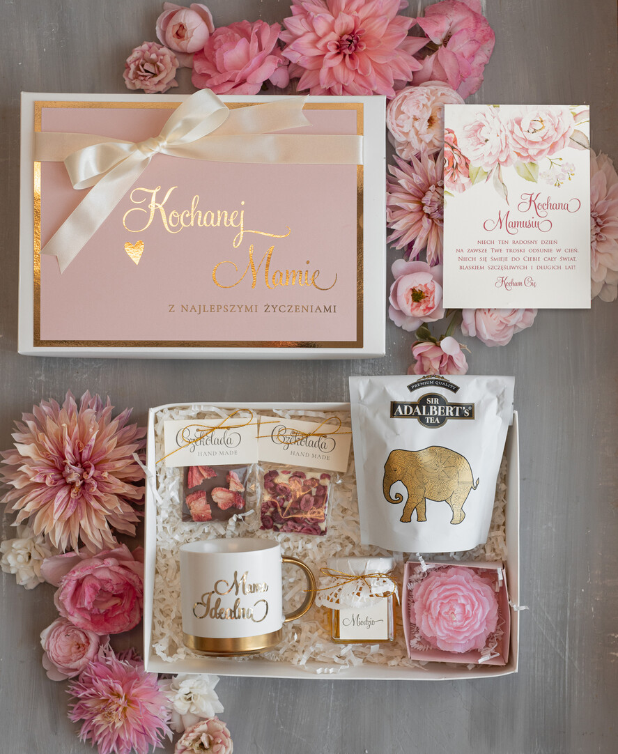 Prezenty dla Mamy zestawy w welurowych i ozdobnych pudełkach prezent urodzinowy dla Mamy, wyjątkowy prezent na dzień mamy, box prezentowy dla mamy z kubkiem, pomysł na prezent z okazji dnia Mamy, kubek z napisem Mama0