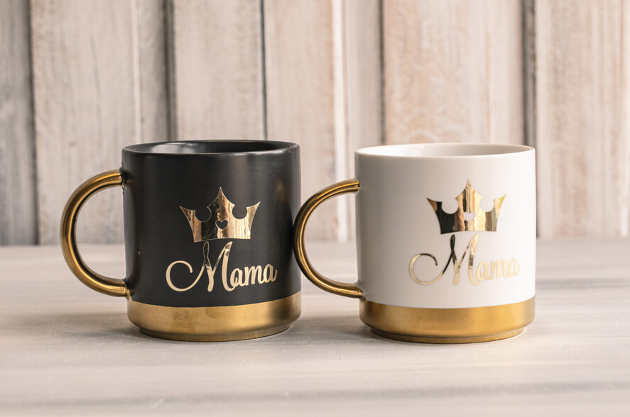 Prezenty dla Mamy zestawy w welurowych i ozdobnych pudełkach elegancki prezent na dzień mamy, box prezentowy dla mamy z kubkiem, pomysł na prezent z okazji dnia Mamy, kubek z napisem Mama2