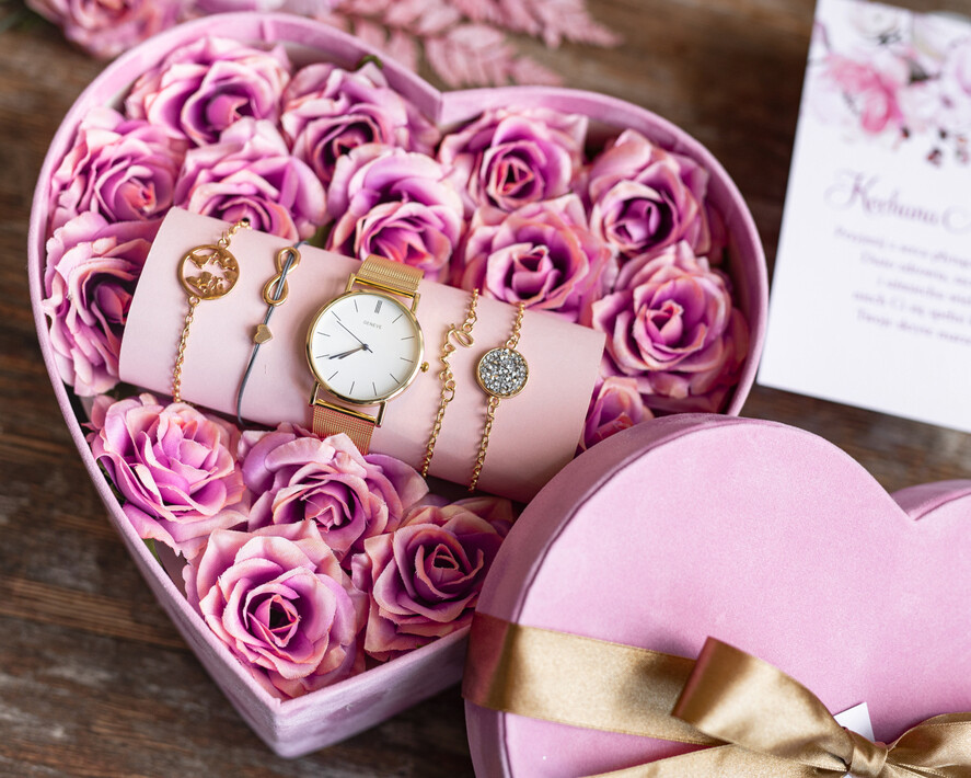 Prezenty dla Mamy biżuteria, pudełka, szkatułki na biżuterie Prezent na Dzień Mamy Serce Zegarek i bransoletki love i nieskończoność Upominek Dla Mamy Flowerbox z biżuterią1