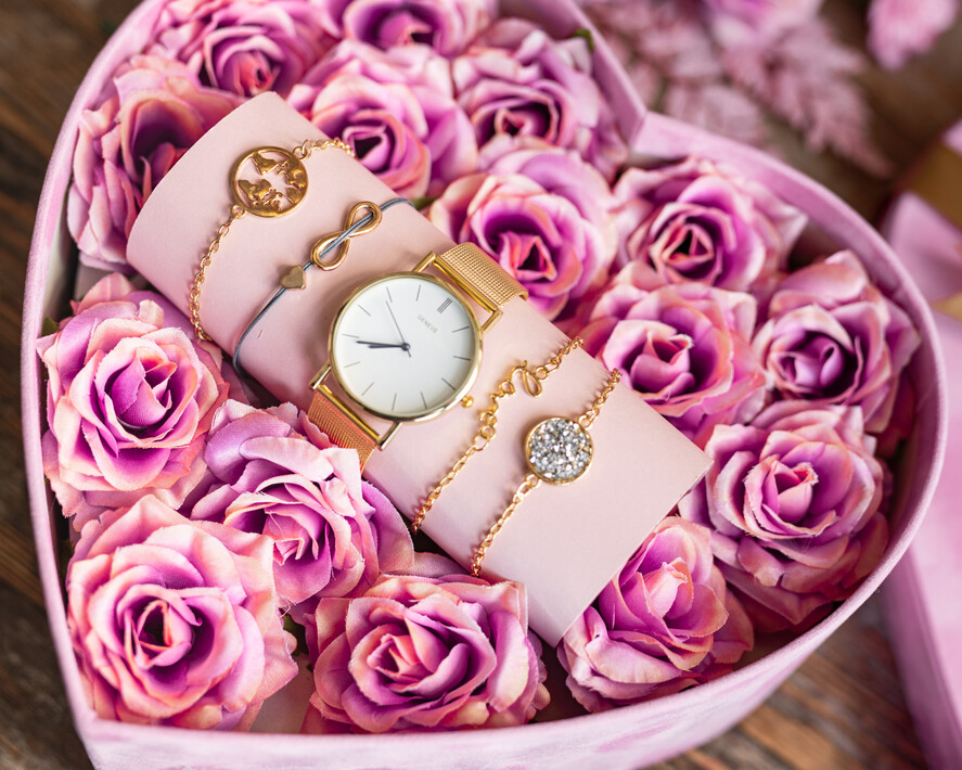 Prezenty dla Mamy biżuteria, pudełka, szkatułki na biżuterie Prezent na Dzień Mamy Serce Zegarek i bransoletki love i nieskończoność Upominek Dla Mamy Flowerbox z biżuterią2