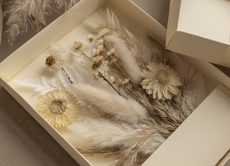 Prezenty dla Mamy biżuteria, pudełka, szkatułki na biżuterie eleganckie pudełko z kwiatami i życzeniami dla Mamy, flower box, prezent dla Mamy, pudełko z kwiatami dla Mamy, pomysł na prezent na dzień Mamy1