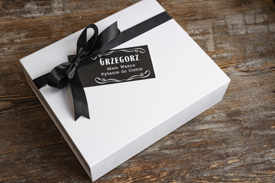 Prezenty dla świadków boxy prezentowe dla Świadka zestaw prezentowy czy zostaniesz moim świadkiem, etykieta na butelkę, GIFTBOXB DLA ŚWIADKA ZE SPINKAMI I PIERSIÓWKĄ, prezent dla świadka12