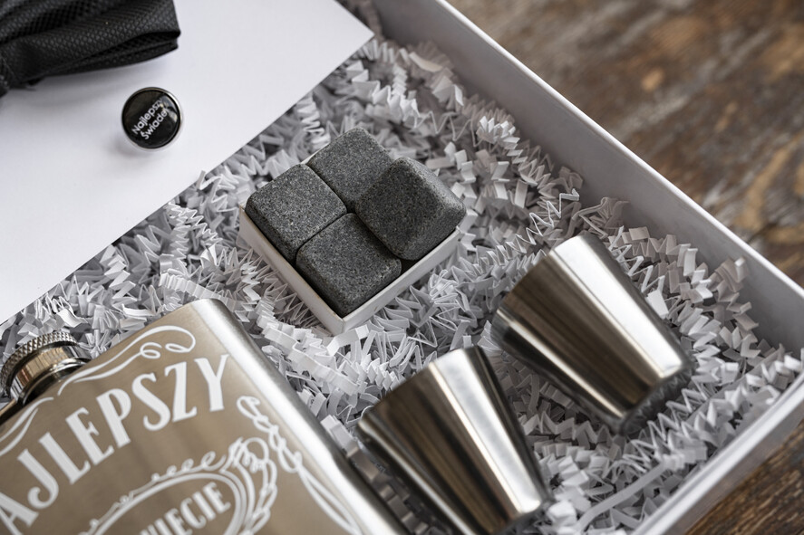 Prezenty dla świadków boxy prezentowe dla Świadka zestaw prezentowy czy zostaniesz moim świadkiem, etykieta na butelkę, GIFTBOXB DLA ŚWIADKA ZE SPINKAMI I PIERSIÓWKĄ, prezent dla świadka5