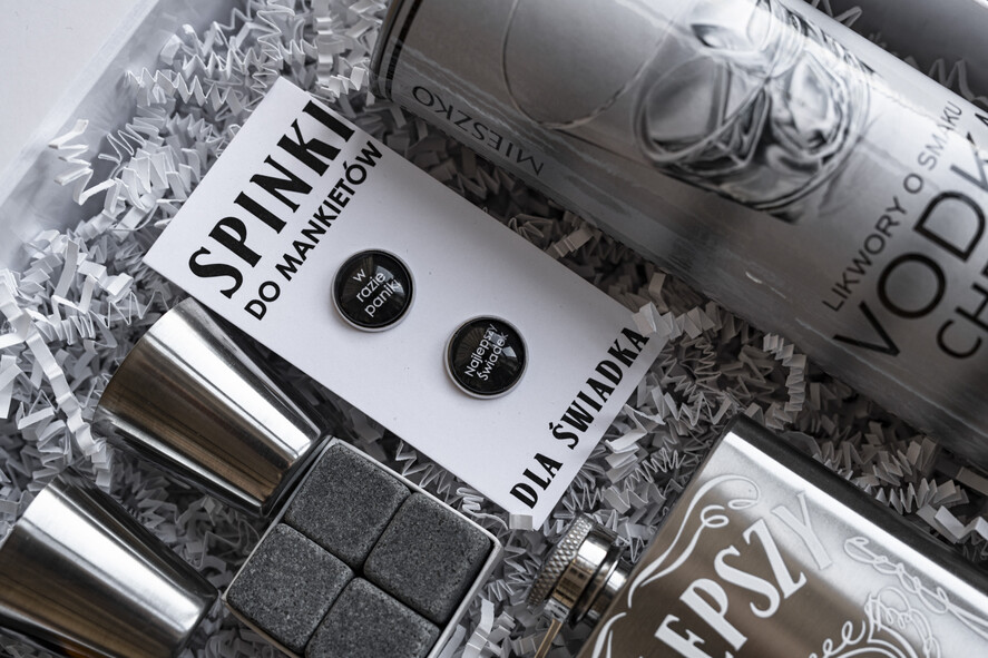 Prezenty dla świadków boxy prezentowe dla Świadka pudełko prezentowe dla świadka czy zostaniesz moim świadkiem, etykieta na butelkę, GIFTBOXB DLA ŚWIADKA ZE SPINKAMI I PIERSIÓWKĄ, prezent dla świadka3