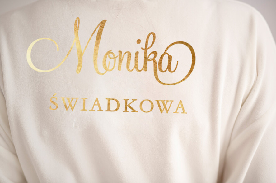 Szlafroki Ślubne z Napisami Szlafrok dla Świadkowej / Druhny / Mamy welurowy szlafrok dla świadkowej złoty napis na plecach, prośba o świadkowanie, czy zostaniesz moją świadkową 2