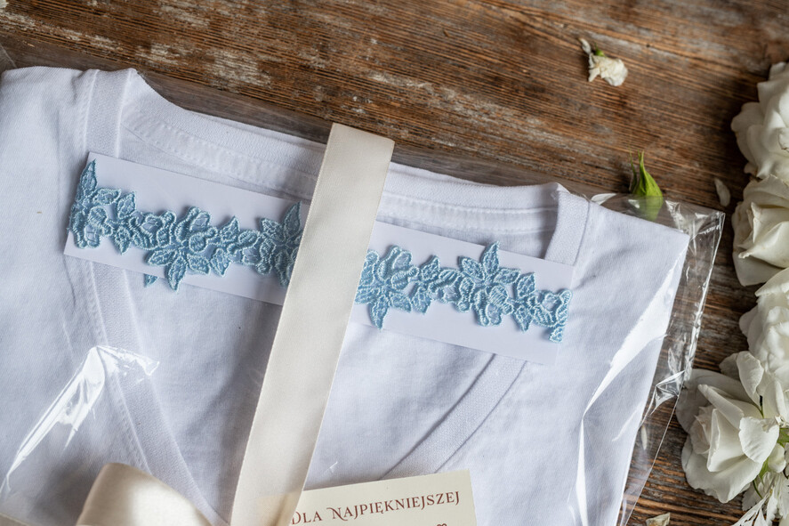 Prezenty dla Panny Młodej Zestawy na wieczór Panieński z Koszulką Unikalny Prezent dla Panny Młodej T-Shirt Koszulka z Napisami i podwiązka5