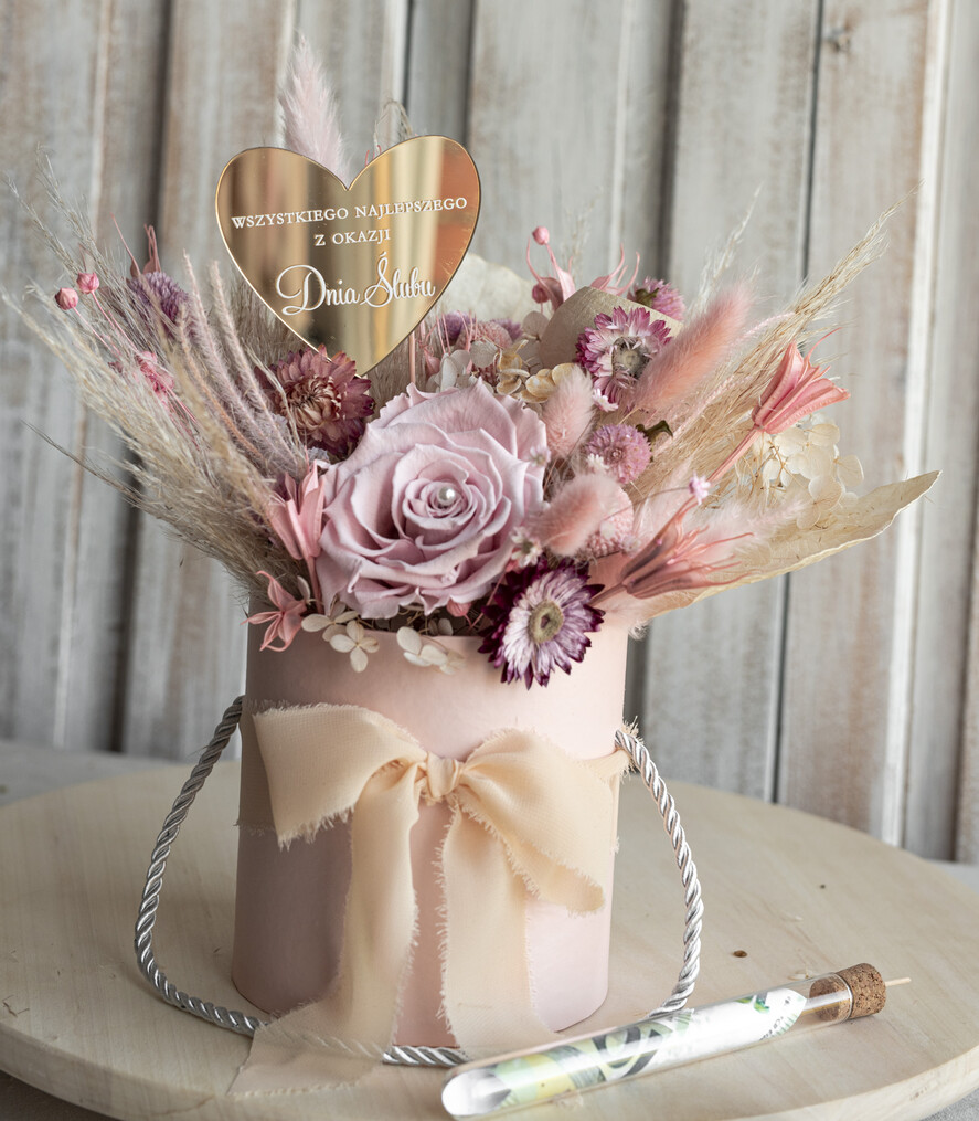 Prezenty dla Młodej Pary flowerbox, kartki z życzeniami, pudełka na prezenty prezent dla Pary Młodej flowerbox z suszonych kwiatów, pomysł na wręczenie pieniędzy Parze Młodej, kwiaty dla Pary Młodej w pudełku, kompozycja z suszonych kwiatów 1