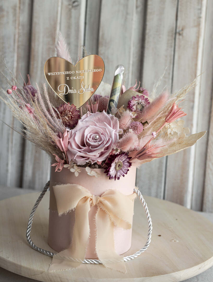 Prezenty dla Młodej Pary flowerbox, kartki z życzeniami, pudełka na prezenty prezent dla Pary Młodej flowerbox z suszonych kwiatów, pomysł na wręczenie pieniędzy Parze Młodej, kwiaty dla Pary Młodej w pudełku, kompozycja z suszonych kwiatów 2