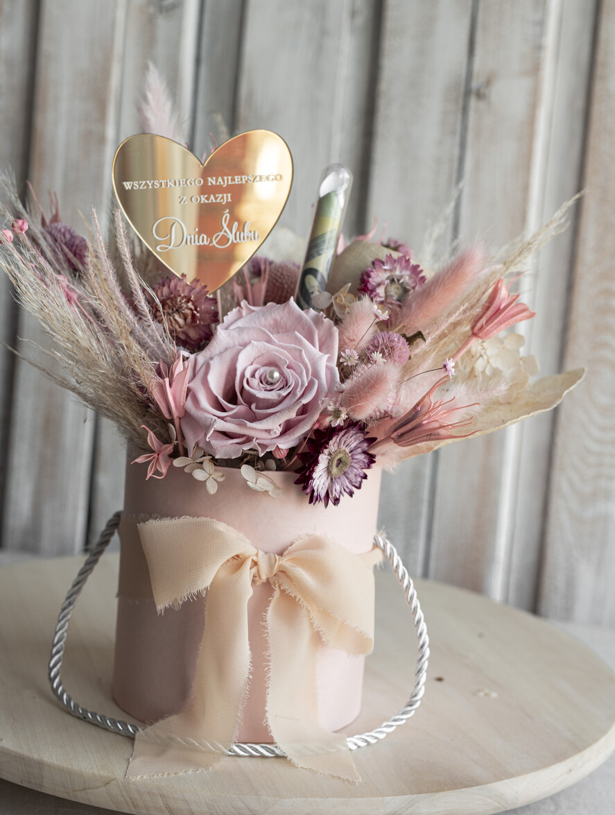 Prezenty dla Młodej Pary flowerbox, kartki z życzeniami, pudełka na prezenty prezent dla Pary Młodej flowerbox z suszonych kwiatów, pomysł na wręczenie pieniędzy Parze Młodej, kwiaty dla Pary Młodej w pudełku, kompozycja z suszonych kwiatów 3