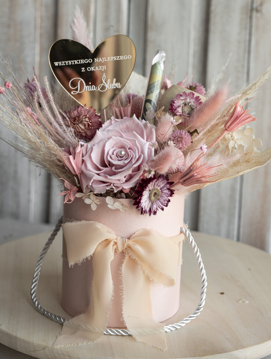 Prezenty dla Młodej Pary flowerbox, kartki z życzeniami, pudełka na prezenty prezent dla Pary Młodej flowerbox z suszonych kwiatów, pomysł na wręczenie pieniędzy Parze Młodej, kwiaty dla Pary Młodej w pudełku, kompozycja z suszonych kwiatów 6