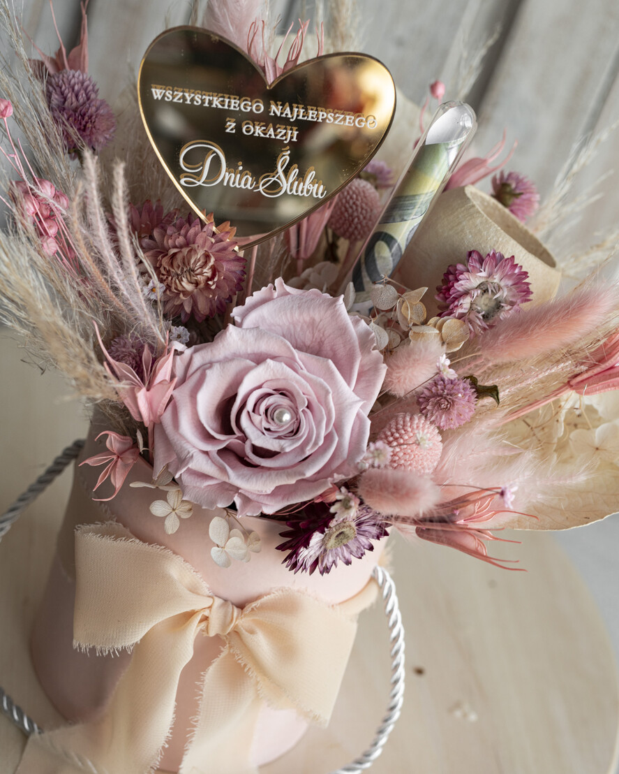 Prezenty dla Młodej Pary flowerbox, kartki z życzeniami, pudełka na prezenty prezent dla Pary Młodej flowerbox z suszonych kwiatów, pomysł na wręczenie pieniędzy Parze Młodej, kwiaty dla Pary Młodej w pudełku, kompozycja z suszonych kwiatów 0
