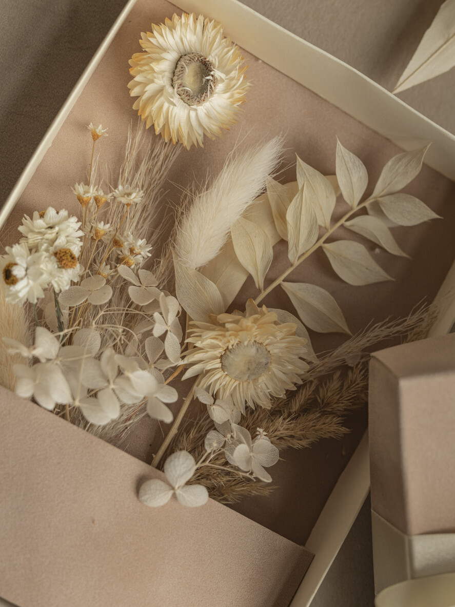 Prezenty dla Młodej Pary flowerbox, kartki z życzeniami, pudełka na prezenty bezowy upominek dla Młodej Pary zamiast kwiatów, Pamiątka Ślubna wraz z życzeniami pudełko na pieniądze dla Nowożeńców, kartka z życzeniami dla Pary Młodej 3