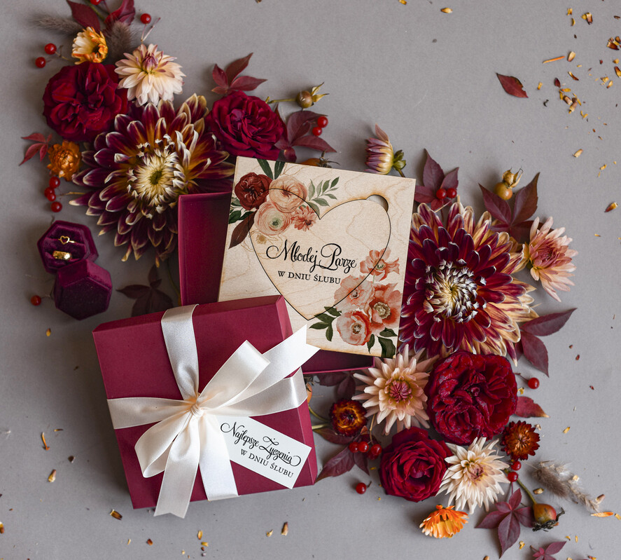 Prezenty dla Młodej Pary flowerbox, kartki z życzeniami, pudełka na prezenty pomysł na prezent dla Pary Młodej pamiątkowa kartka w pudełku dla Młodej Pary drewniane serce opakowanie na pieniądze dla nowożeńców1