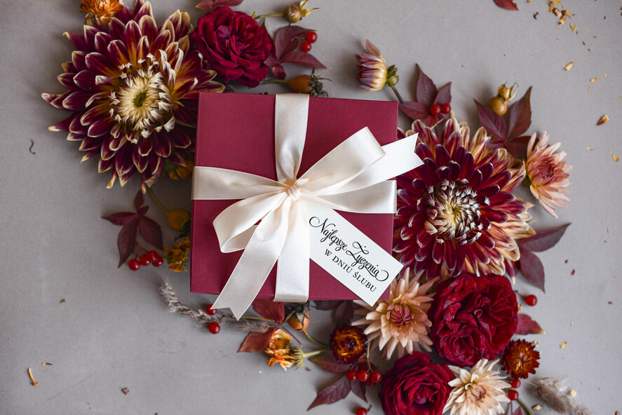 Prezenty dla Młodej Pary flowerbox, kartki z życzeniami, pudełka na prezenty pomysł na prezent dla Pary Młodej pamiątkowa kartka w pudełku dla Młodej Pary drewniane serce opakowanie na pieniądze dla nowożeńców3