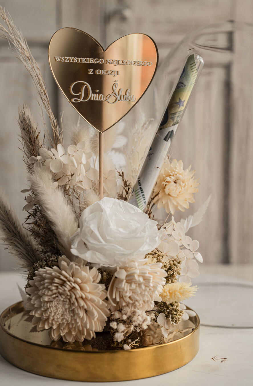 Prezenty dla Młodej Pary flowerbox, kartki z życzeniami, pudełka na prezenty prezenty z okazji ślubu dla Pary Młodej, kwiaty w szklanej kopule, kompozycja kwiatowa w szklanej kopule, fiolka na pieniądze dla młodej pary, suszone kwiaty w szkle6
