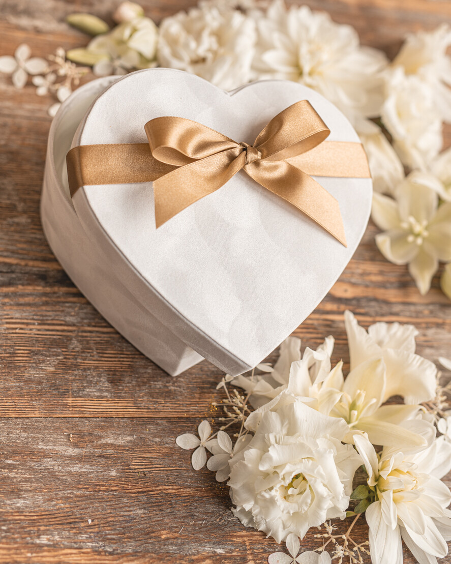 Prezenty dla Młodej Pary flowerbox, kartki z życzeniami, pudełka na prezenty Pomysłowy prezent na ślub dla Młodej Pary welurowe serce opakowanie na prezent ślubny - skrzynka na pieniadze3
