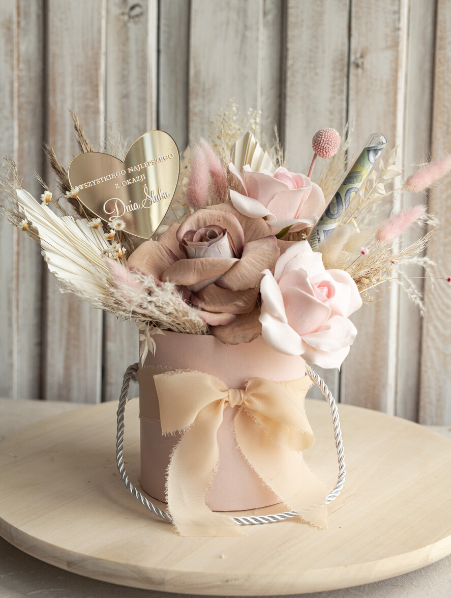 Prezenty dla Młodej Pary flowerbox, kartki z życzeniami, pudełka na prezenty kwiaty dla Pary Młodej flowerbox z suszonych kwiatów, pomysł na wręczenie pieniędzy Parze Młodej, kwiaty dla Pary Młodej w pudełku, kompozycja z suszonych kwiatów 3
