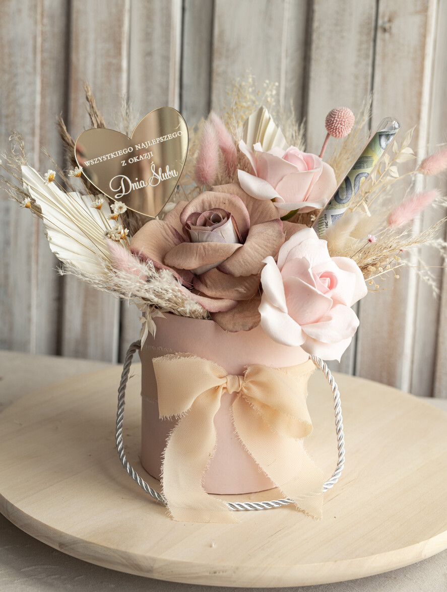 Prezenty dla Młodej Pary flowerbox, kartki z życzeniami, pudełka na prezenty kwiaty dla Pary Młodej flowerbox z suszonych kwiatów, pomysł na wręczenie pieniędzy Parze Młodej, kwiaty dla Pary Młodej w pudełku, kompozycja z suszonych kwiatów 4