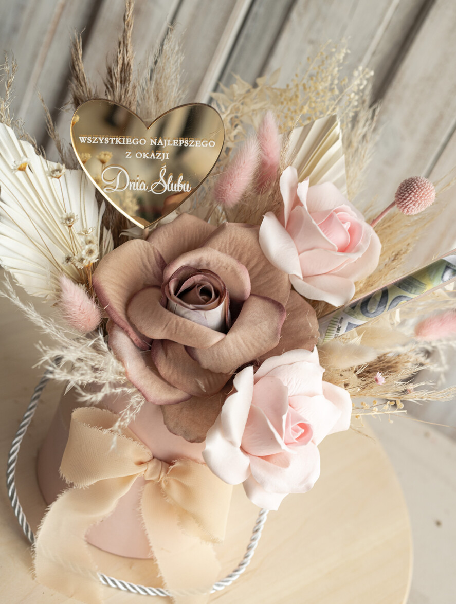 Prezenty dla Młodej Pary flowerbox, kartki z życzeniami, pudełka na prezenty kwiaty dla Pary Młodej flowerbox z suszonych kwiatów, pomysł na wręczenie pieniędzy Parze Młodej, kwiaty dla Pary Młodej w pudełku, kompozycja z suszonych kwiatów 6