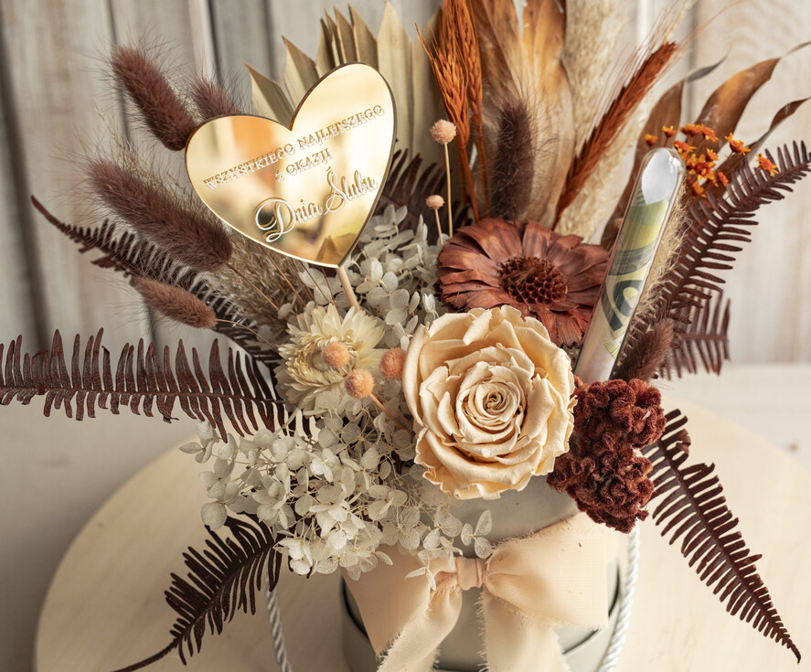 Prezenty dla Młodej Pary flowerbox, kartki z życzeniami, pudełka na prezenty pomysł na prezent dla Pary Młodej flowerbox z suszonych kwiatów, pomysł na wręczenie pieniędzy Parze Młodej, kwiaty dla Pary Młodej w pudełku, kompozycja z suszonych kwiatów2