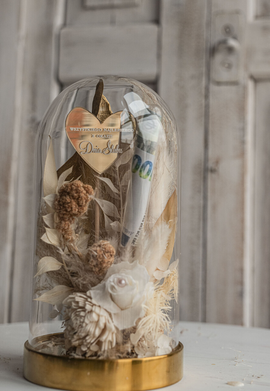 Prezenty dla Młodej Pary flowerbox, kartki z życzeniami, pudełka na prezenty prezent ślubny dla Pary Młodej, w co zapakować pieniądze dla młodej pary, kompozycja kwiatowa w szklanej kopule, fiolka na pieniądze dla młodej pary, flowerbox z suszków 4
