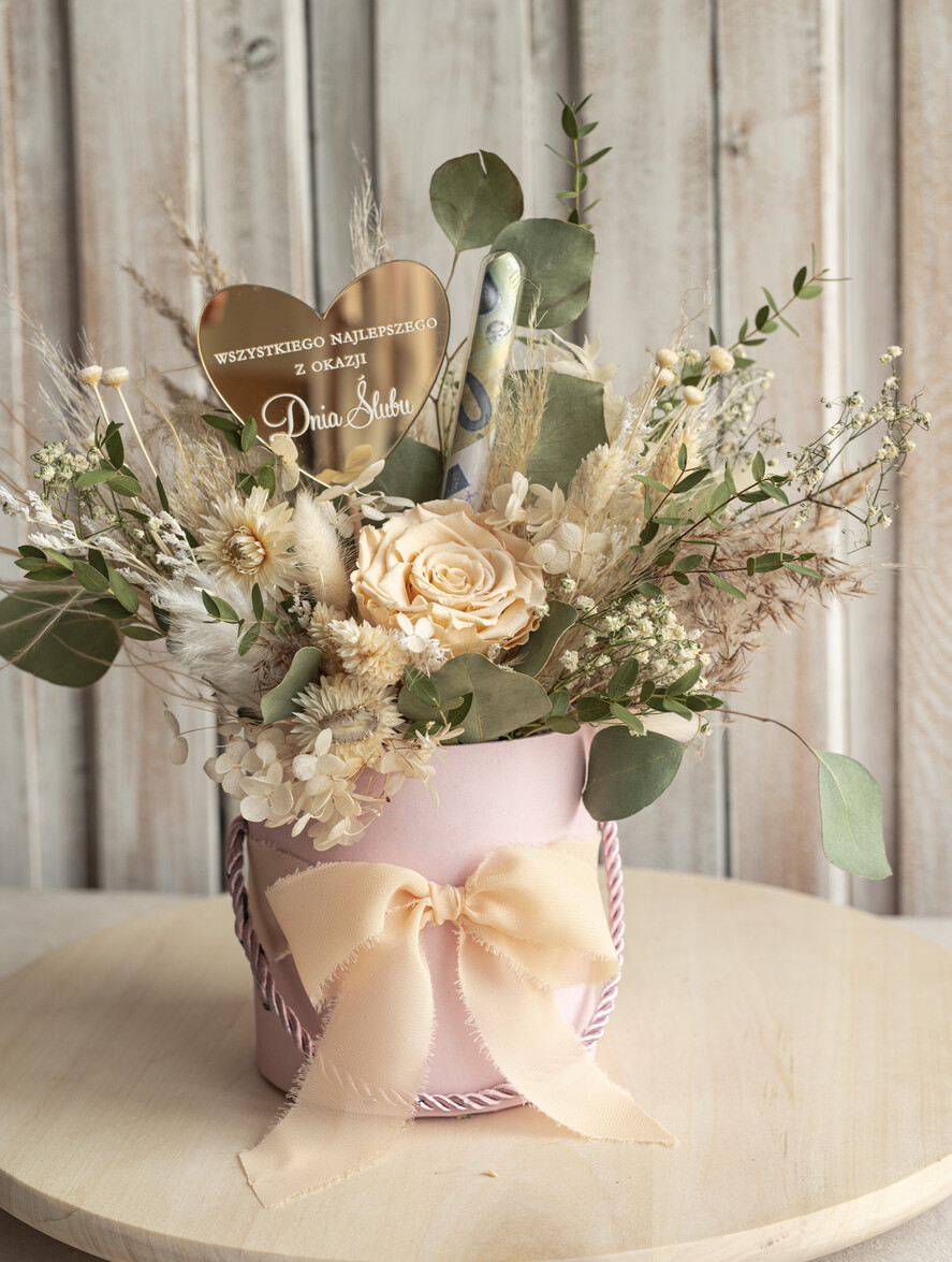 Prezenty dla Młodej Pary flowerbox, kartki z życzeniami, pudełka na prezenty kwiaty dla Pary Młodej flowerbox z suszonych kwiatów, pomysł na wręczenie pieniędzy Parze Młodej, kwiaty dla Pary Młodej w pudełku, kompozycja z suszonych kwiatów 0