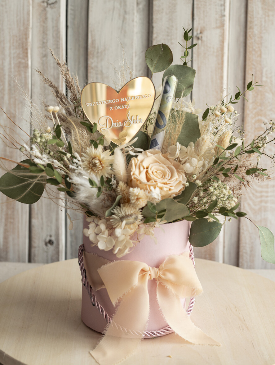 Prezenty dla Młodej Pary flowerbox, kartki z życzeniami, pudełka na prezenty kwiaty dla Pary Młodej flowerbox z suszonych kwiatów, pomysł na wręczenie pieniędzy Parze Młodej, kwiaty dla Pary Młodej w pudełku, kompozycja z suszonych kwiatów 5