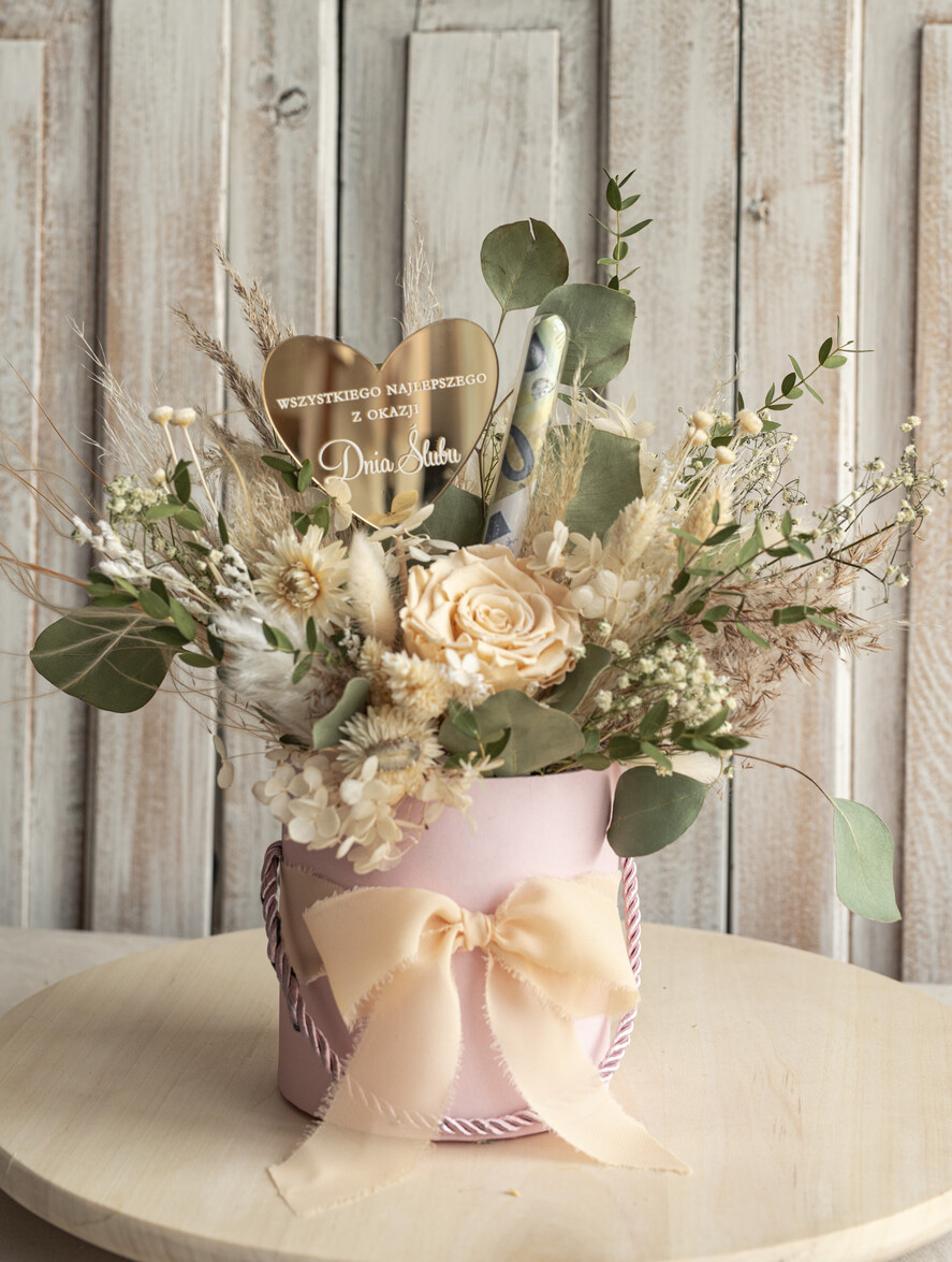 Prezenty dla Młodej Pary flowerbox, kartki z życzeniami, pudełka na prezenty kwiaty dla Pary Młodej flowerbox z suszonych kwiatów, pomysł na wręczenie pieniędzy Parze Młodej, kwiaty dla Pary Młodej w pudełku, kompozycja z suszonych kwiatów 6