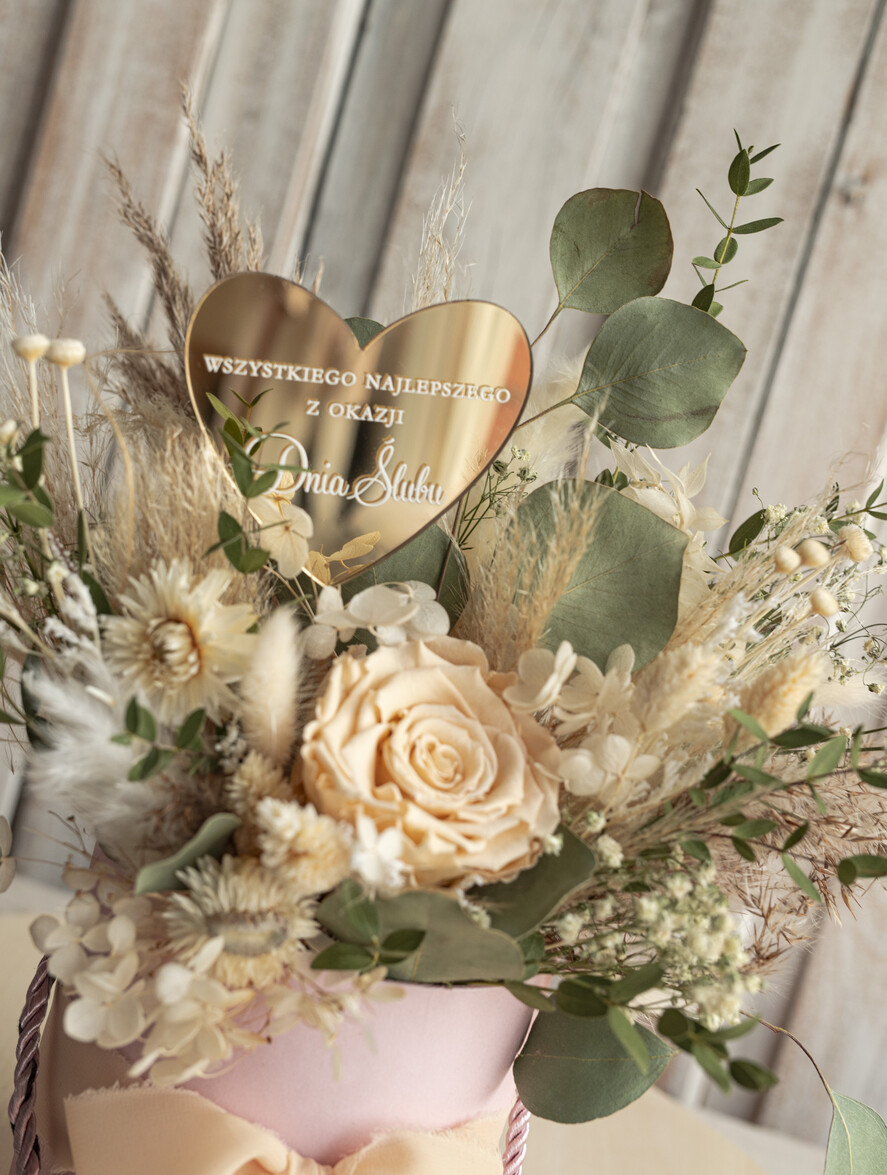 Prezenty dla Młodej Pary flowerbox, kartki z życzeniami, pudełka na prezenty kwiaty dla Pary Młodej flowerbox z suszonych kwiatów, pomysł na wręczenie pieniędzy Parze Młodej, kwiaty dla Pary Młodej w pudełku, kompozycja z suszonych kwiatów 7
