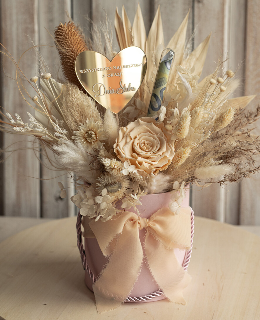 Prezenty dla Młodej Pary flowerbox, kartki z życzeniami, pudełka na prezenty kwiaty dla Pary Młodej flowerbox z suszonych kwiatów, pomysł na wręczenie pieniędzy Parze Młodej, kwiaty dla Pary Młodej w pudełku, kompozycja z suszonych kwiatów7