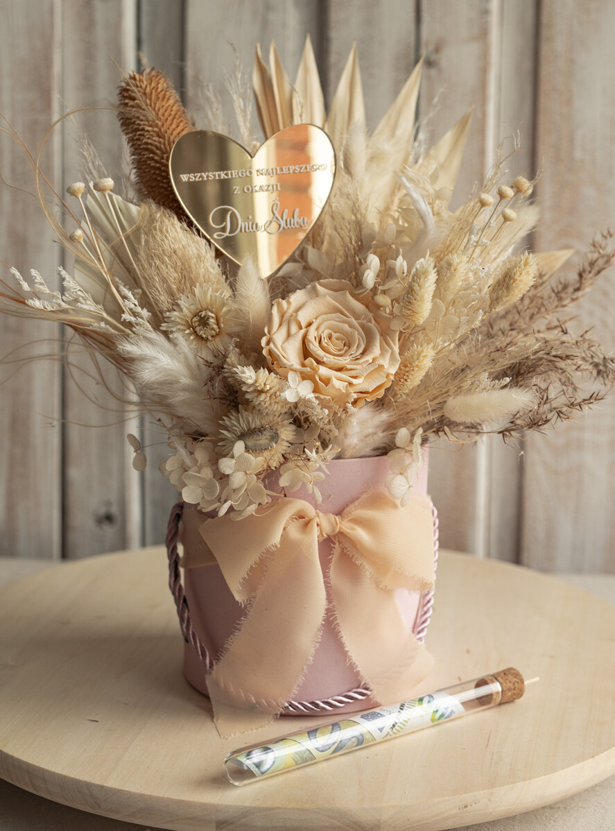 Prezenty dla Młodej Pary flowerbox, kartki z życzeniami, pudełka na prezenty kwiaty dla Pary Młodej flowerbox z suszonych kwiatów, pomysł na wręczenie pieniędzy Parze Młodej, kwiaty dla Pary Młodej w pudełku, kompozycja z suszonych kwiatów8