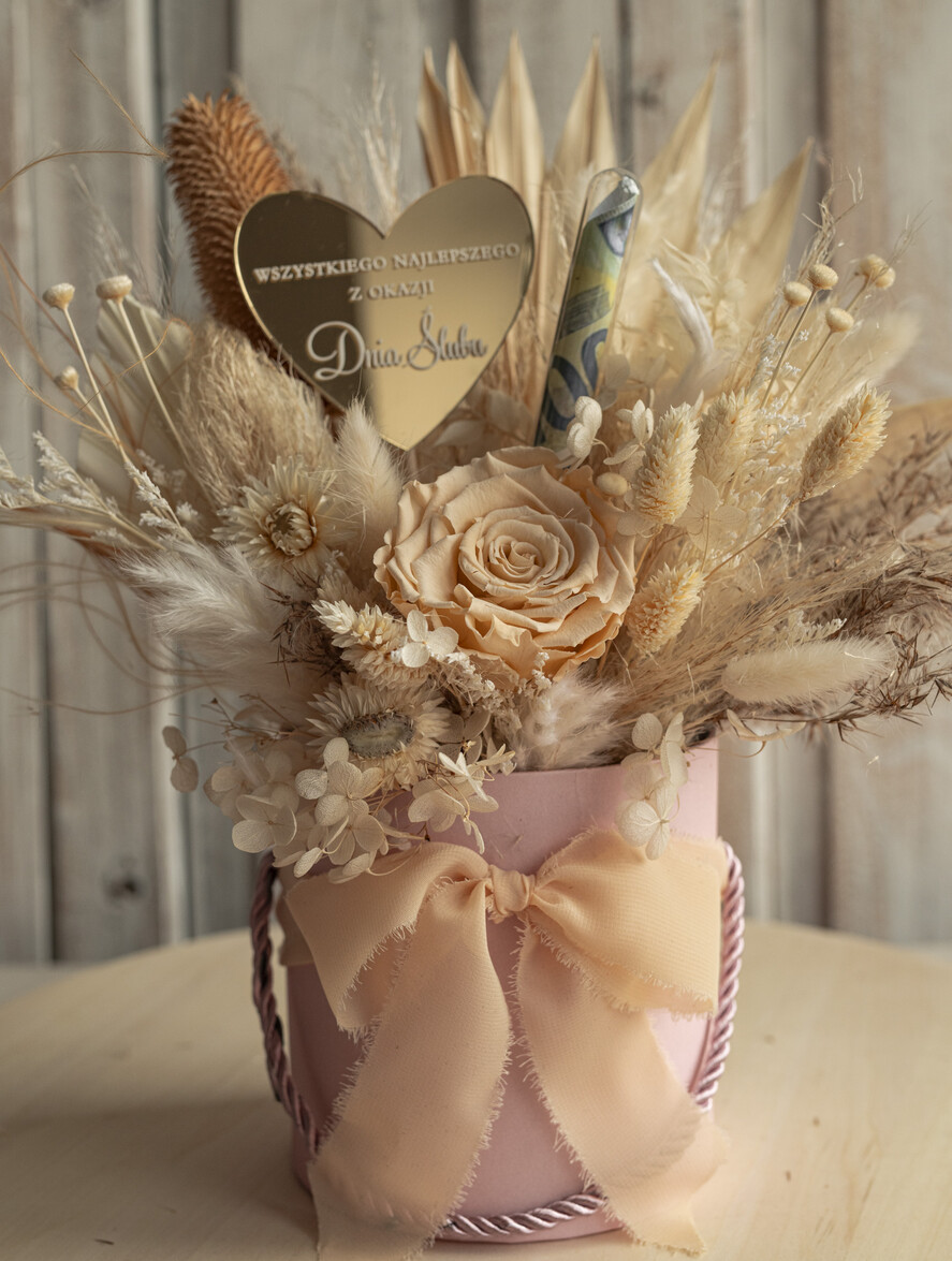 Prezenty dla Młodej Pary flowerbox, kartki z życzeniami, pudełka na prezenty kwiaty dla Pary Młodej flowerbox z suszonych kwiatów, pomysł na wręczenie pieniędzy Parze Młodej, kwiaty dla Pary Młodej w pudełku, kompozycja z suszonych kwiatów0