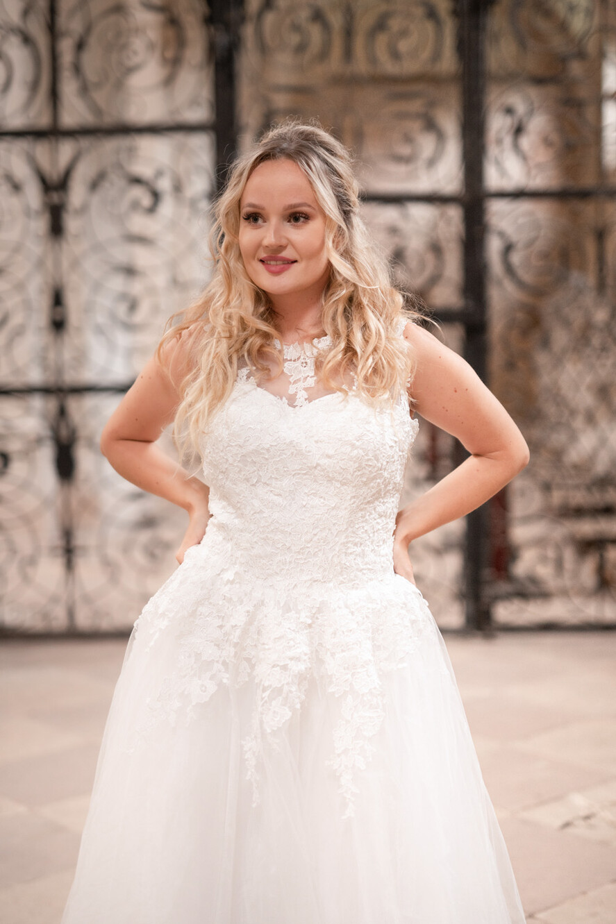 Suknie Ślubne plus size Suknia ślubna na większą sylwetkę. Sukienka na ślub z koronką. Elegancka suknia do ślubu.5