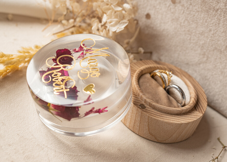 Pudełka Szkatułki na Obrączki epoxy ręcznie robione pudełeczko z drewna z żywicą, personalizowane pudełko na obrączki ślubne, pudełkeczka z kwiatami na obrączki4