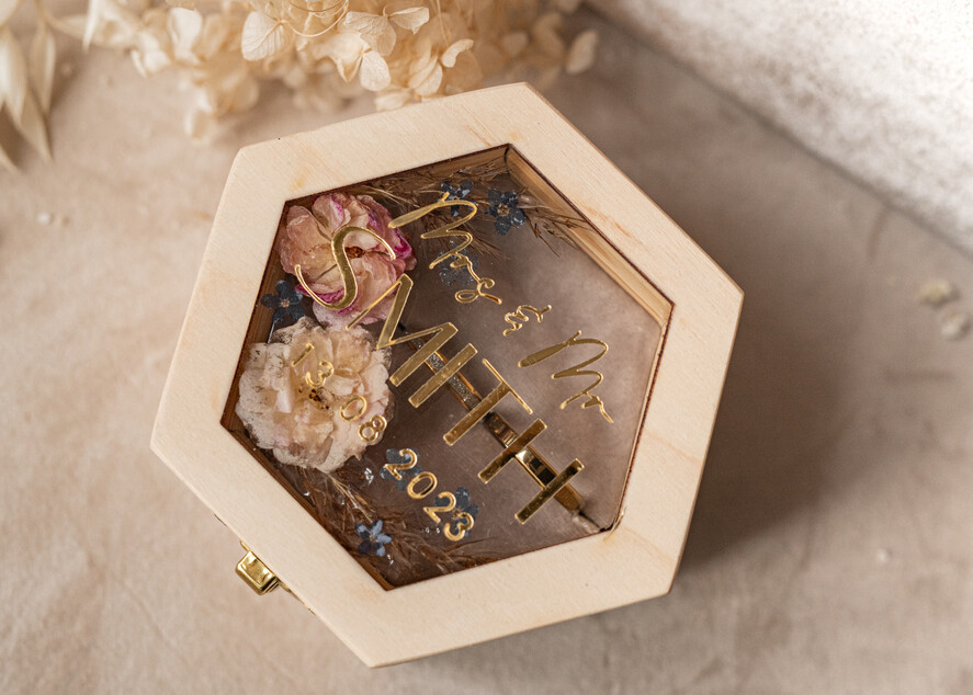 Pudełka Szkatułki na Obrączki epoxy ręcznie robione pudełeczko z drewna z żywicą, personalizowane pudełko na obrączki ślubne, pudełkeczka z kwiatami na obrączki1