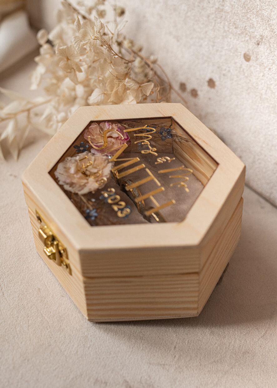 Pudełka Szkatułki na Obrączki epoxy ręcznie robione pudełeczko z drewna z żywicą, personalizowane pudełko na obrączki ślubne, pudełkeczka z kwiatami na obrączki2