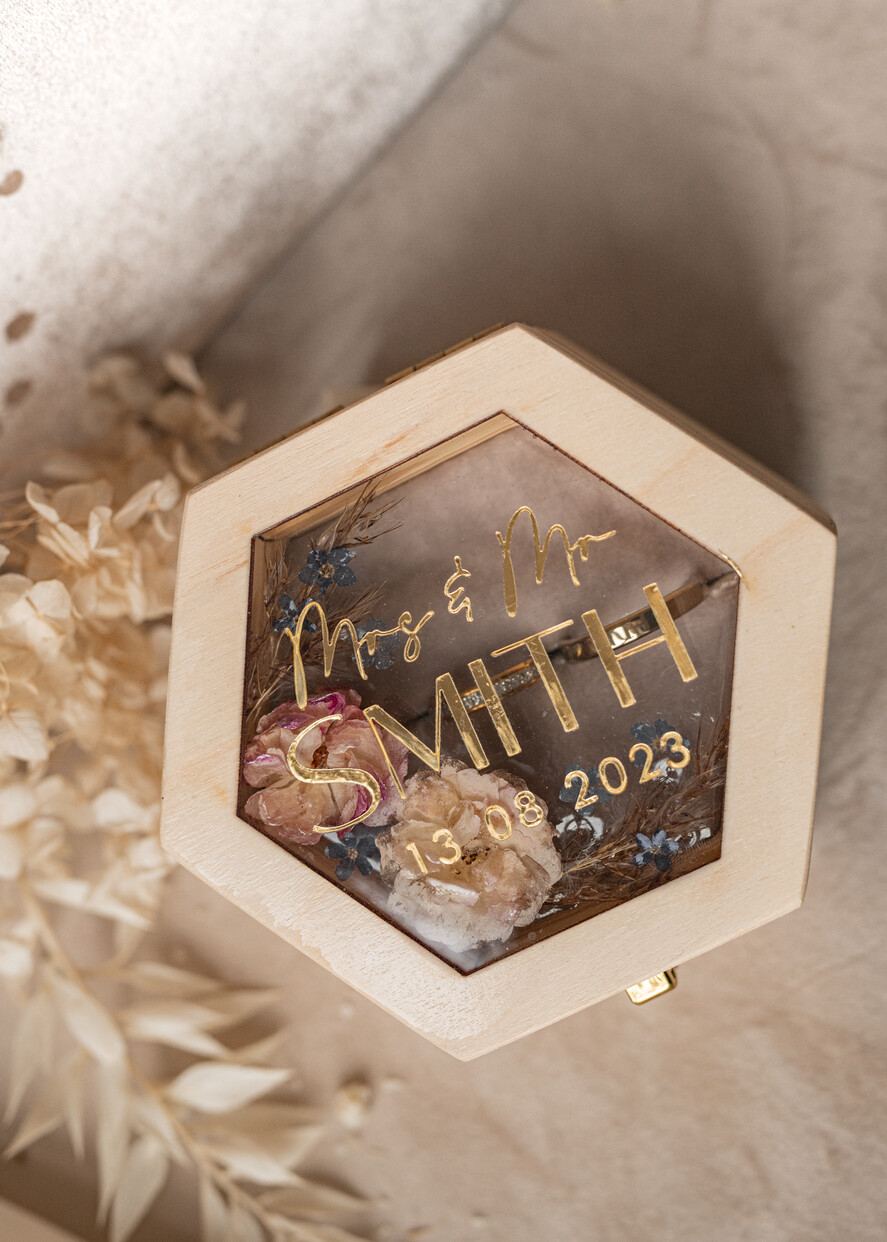 Pudełka Szkatułki na Obrączki epoxy ręcznie robione pudełeczko z drewna z żywicą, personalizowane pudełko na obrączki ślubne, pudełkeczka z kwiatami na obrączki4
