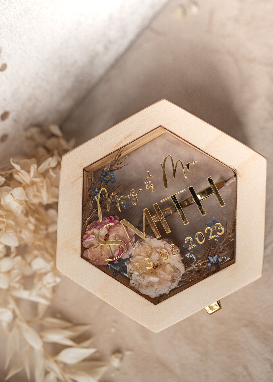 Pudełka Szkatułki na Obrączki epoxy ręcznie robione pudełeczko z drewna z żywicą, personalizowane pudełko na obrączki ślubne, pudełkeczka z kwiatami na obrączki5
